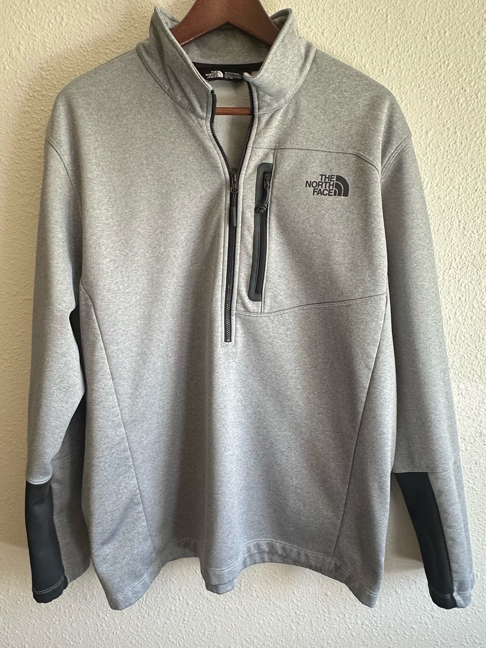 The north face men’s XL grey quarter zip